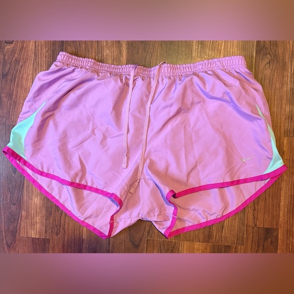 Nike Women’s Running Shorts XL Purple Pink Athletic Lightweight - Picture 4 of 7